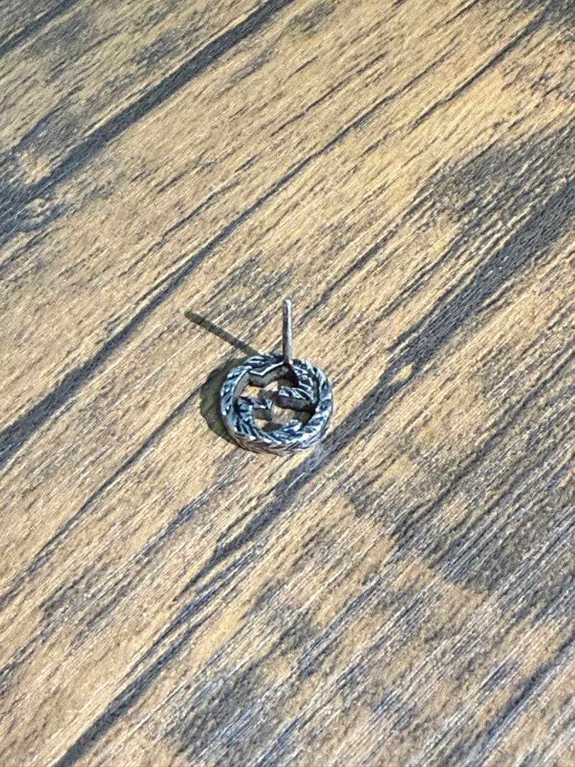 Gucci シルバー ツイストデザイン 片耳用ピアス