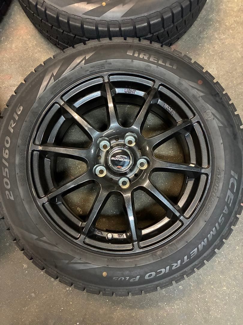 新型ステップW、新型ノアとヴォクシーに❗️205/60R16スタッドレスセット❗️