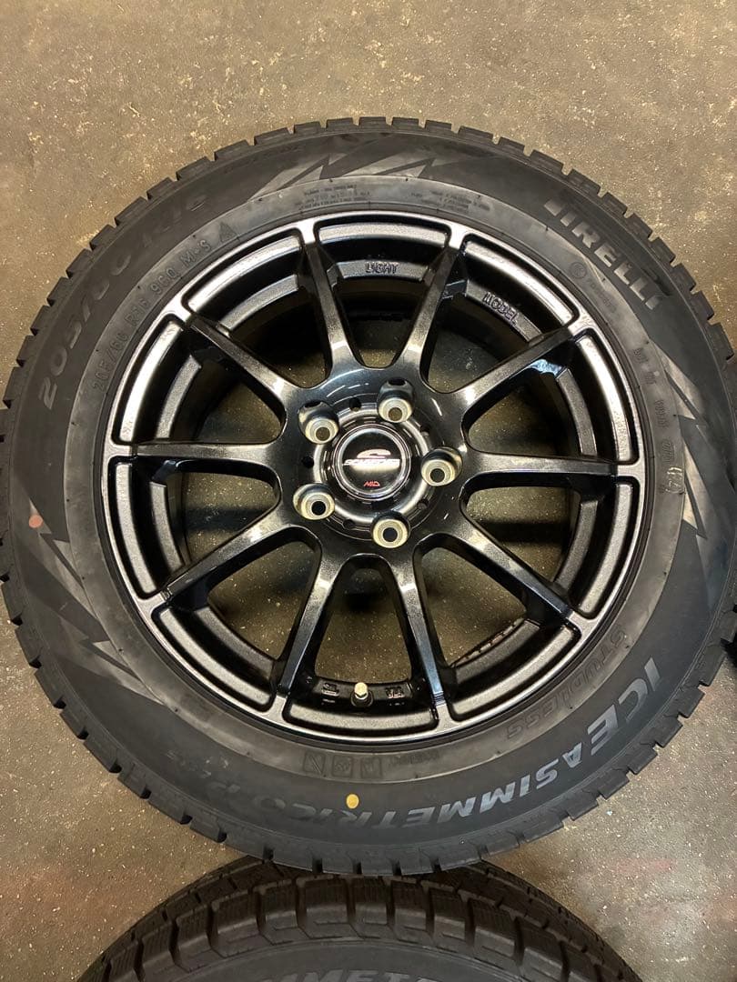 新型ステップW、新型ノアとヴォクシーに❗️205/60R16スタッドレスセット❗️