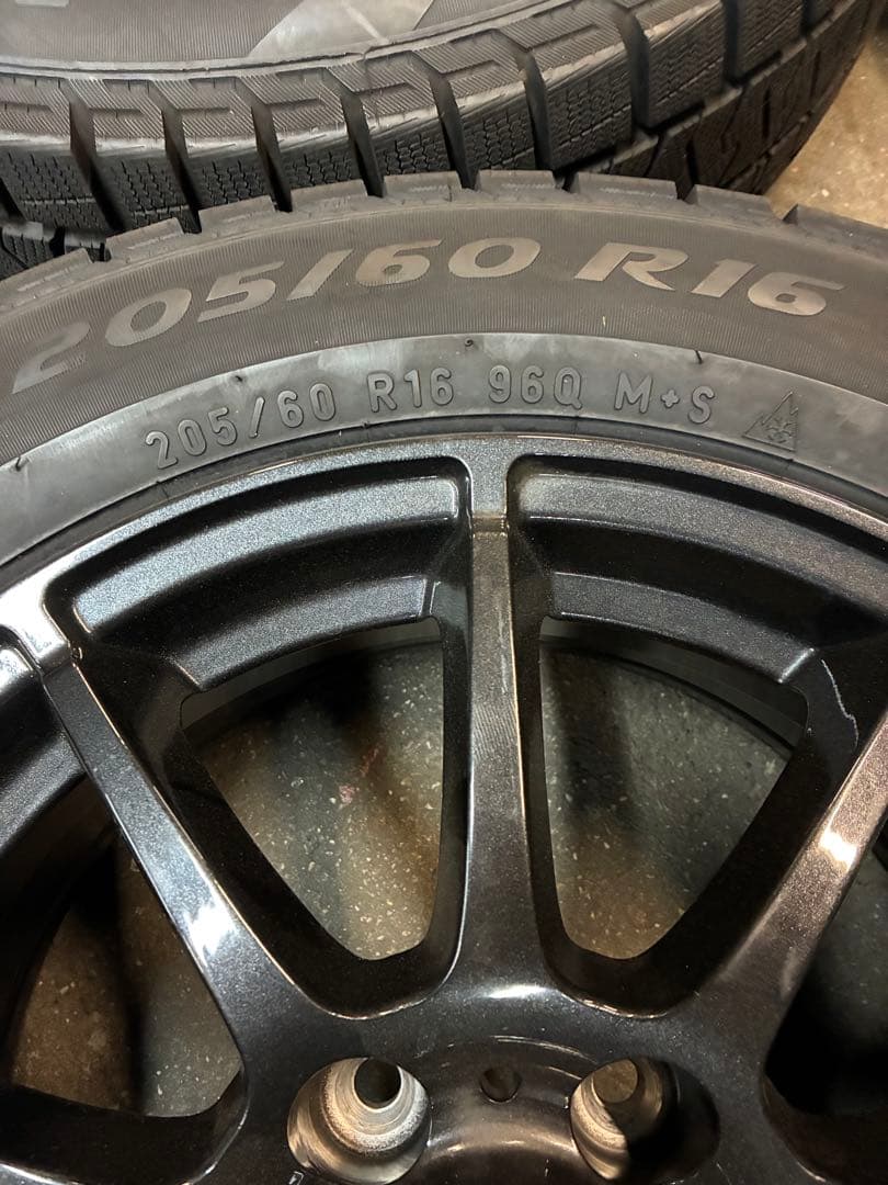 新型ステップW、新型ノアとヴォクシーに❗️205/60R16スタッドレスセット❗️