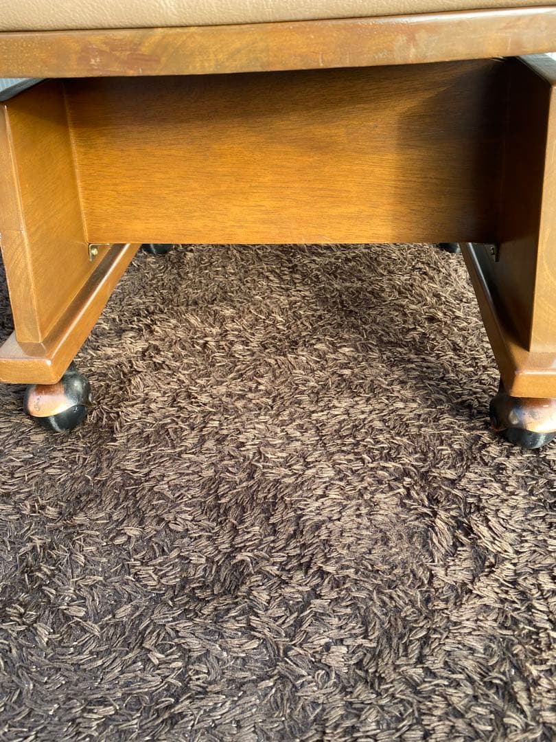 美品！木製アームチェア (キャスター付き)ヴィンテージ　レトロ