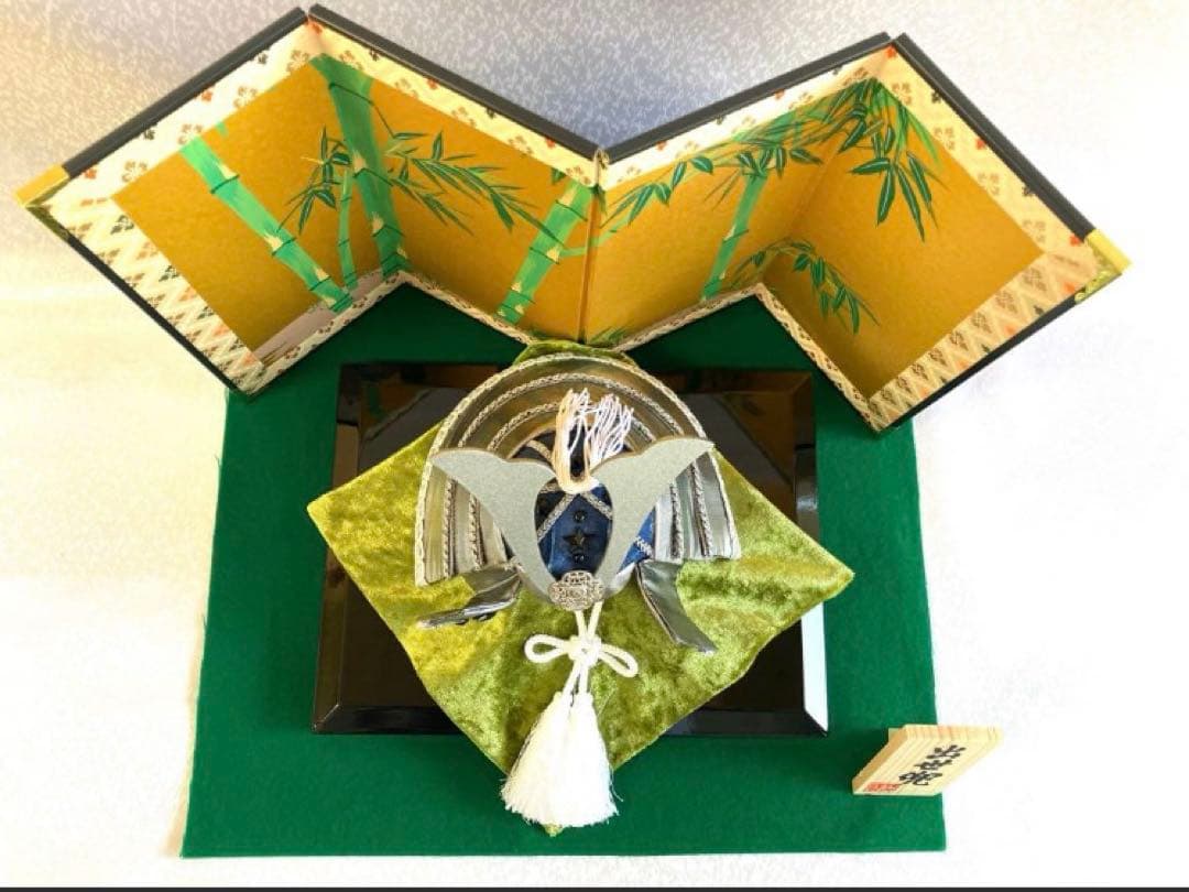 新品❗️ミニ兜飾り　お買い得です‼️ 省スペースでお飾り出来ます