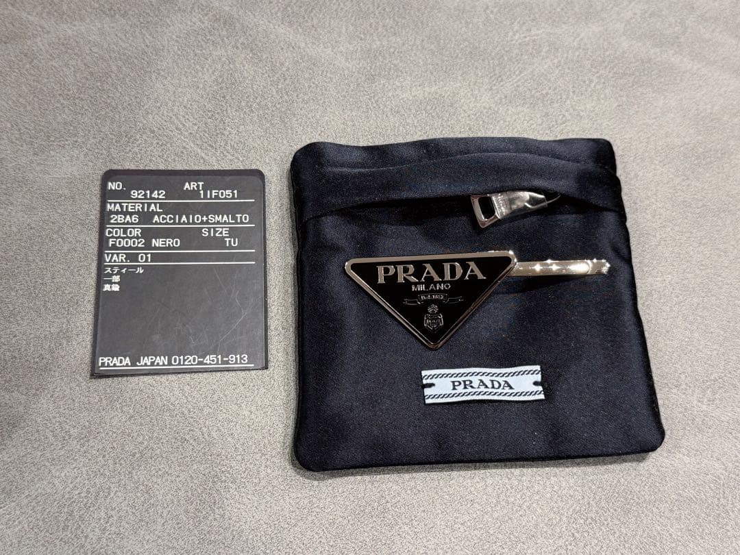 PRADA メタルヘアピン　1つ