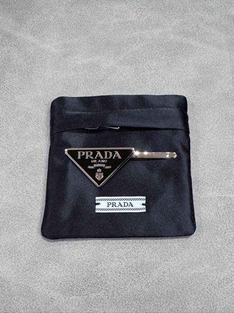 PRADA メタルヘアピン　1つ
