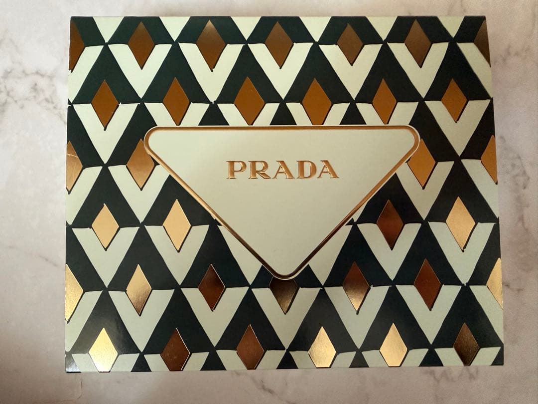 PRADA（プラダ ）パラドックス ヴァーチャル フラワー オードパルファム
