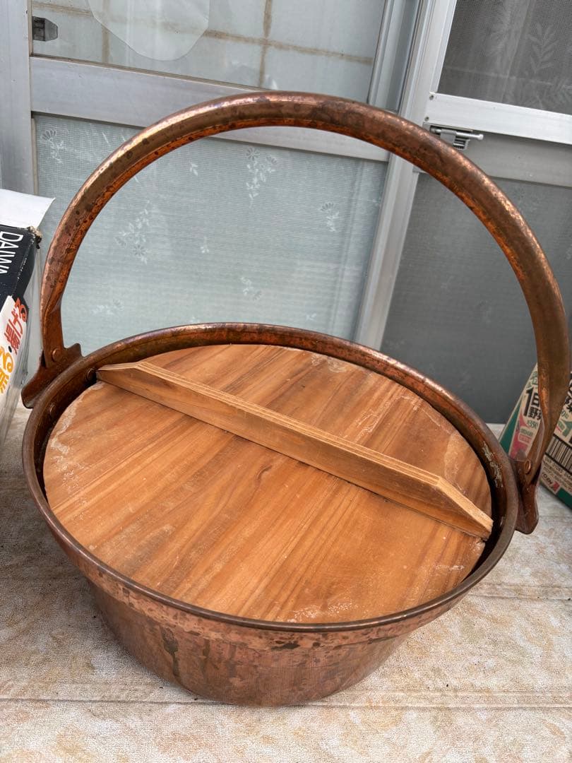 銅製丸型鍋 木製ハンドル付き　33cm