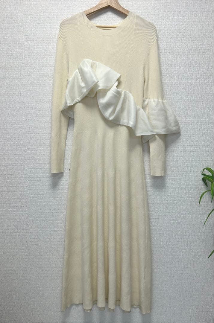 葵✳︎JILLSTUART ジルスチュアート　ニットワンピース　フリル　白