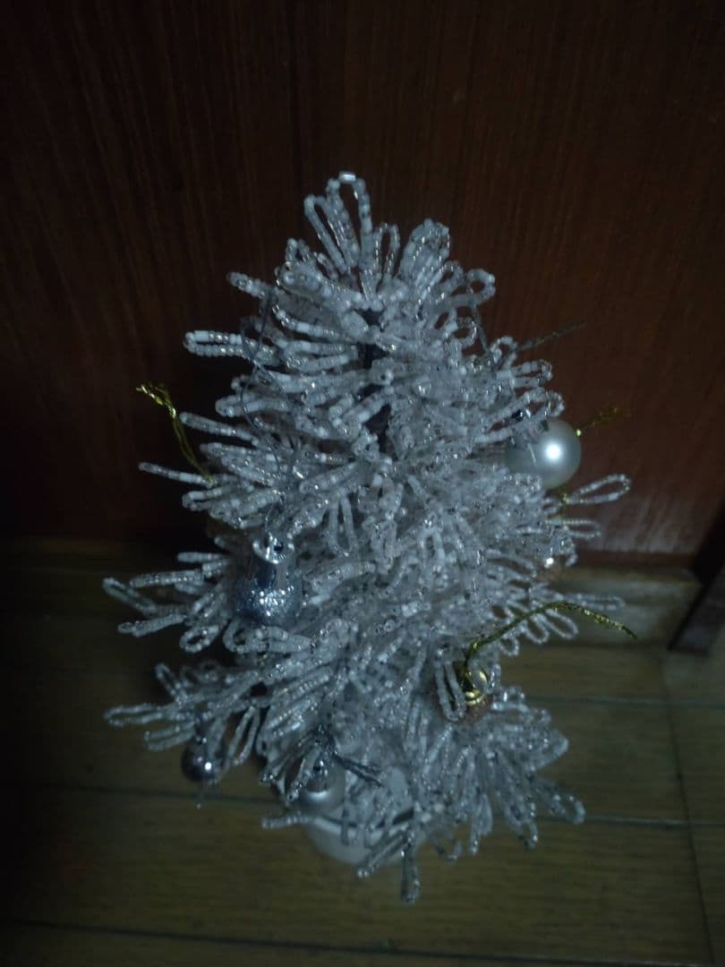 ハンドメイド★シルバビーズークリスマスツリー 約30cm オーナメント付き