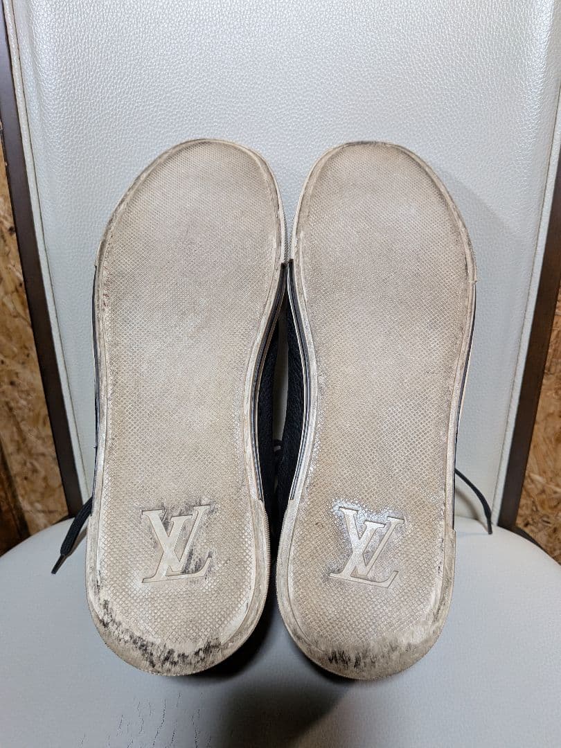 VUITTONブラックレザー ハイカットスニーカー