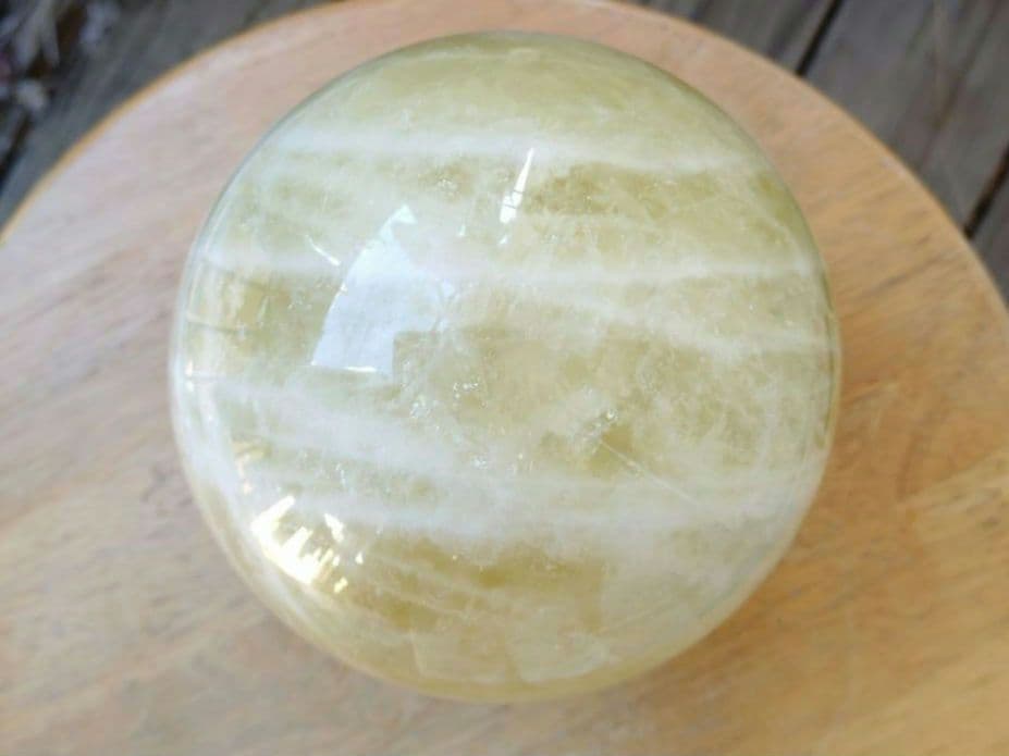 【割引特価】シトリンクォーツ 黄水晶 丸玉 スフィア 2.5Kg 木製台座付き！