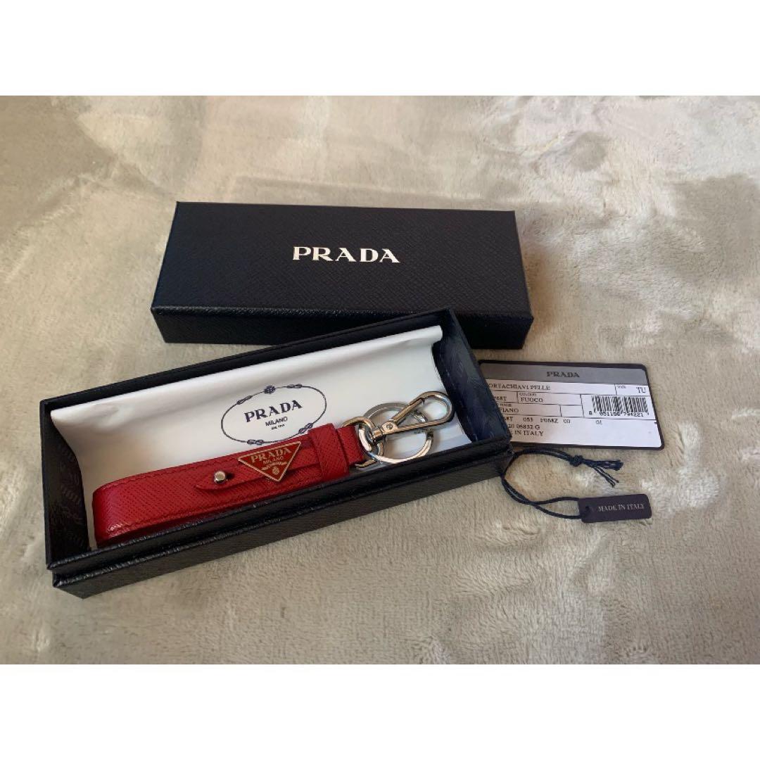 PRADA キーホルダー　キーリング　レッド