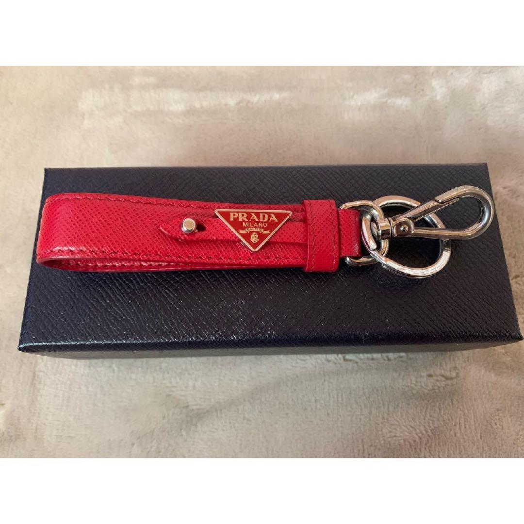PRADA キーホルダー　キーリング　レッド