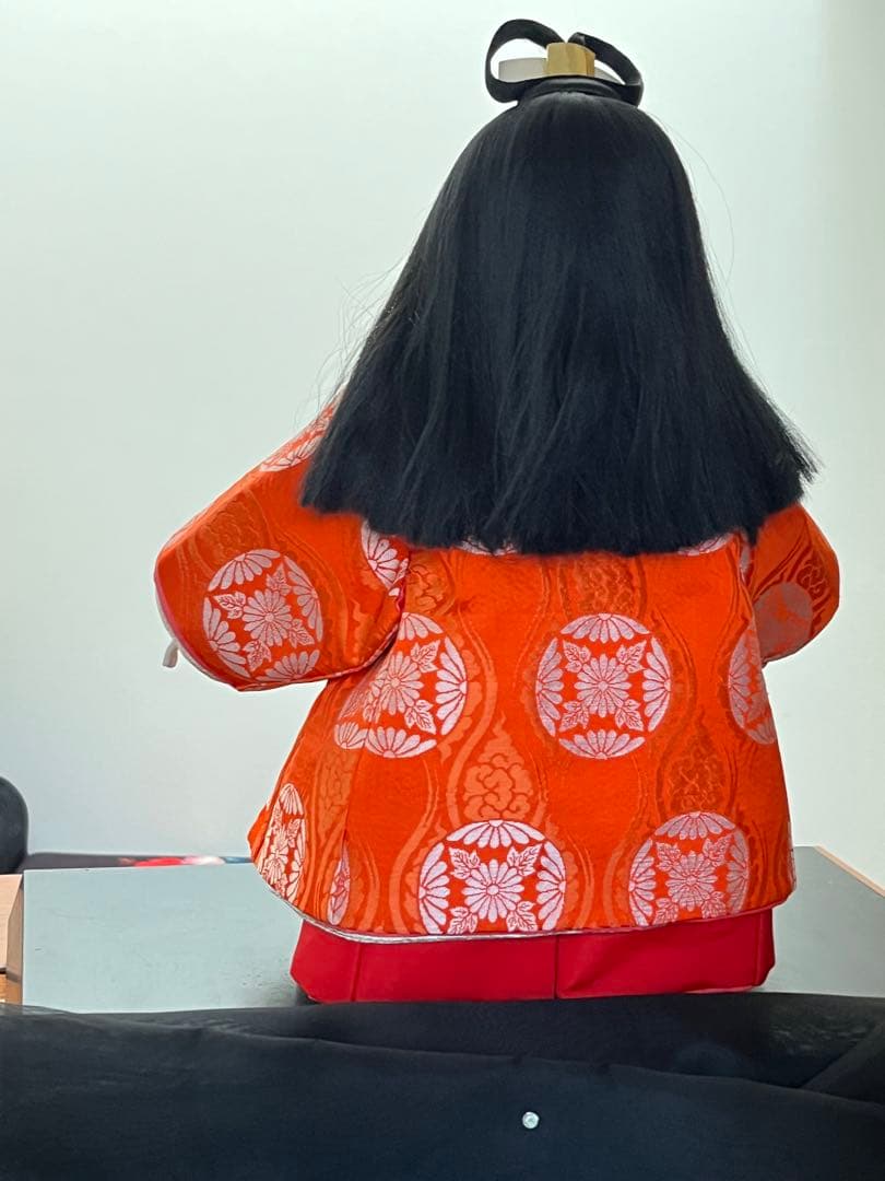 木目込人形 オレンジと赤の衣装