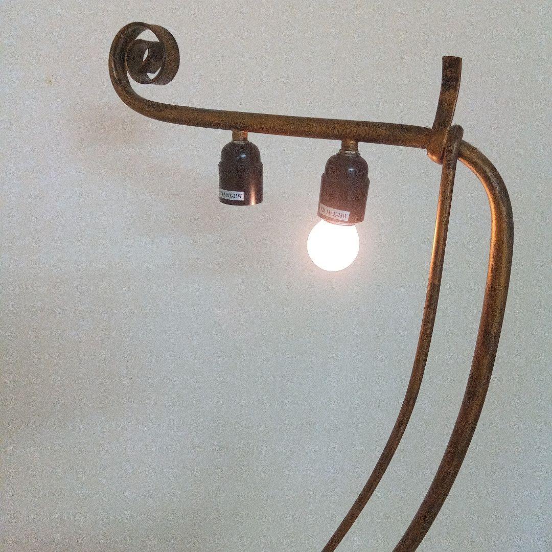 イエローガラスシェードのフロアランプ